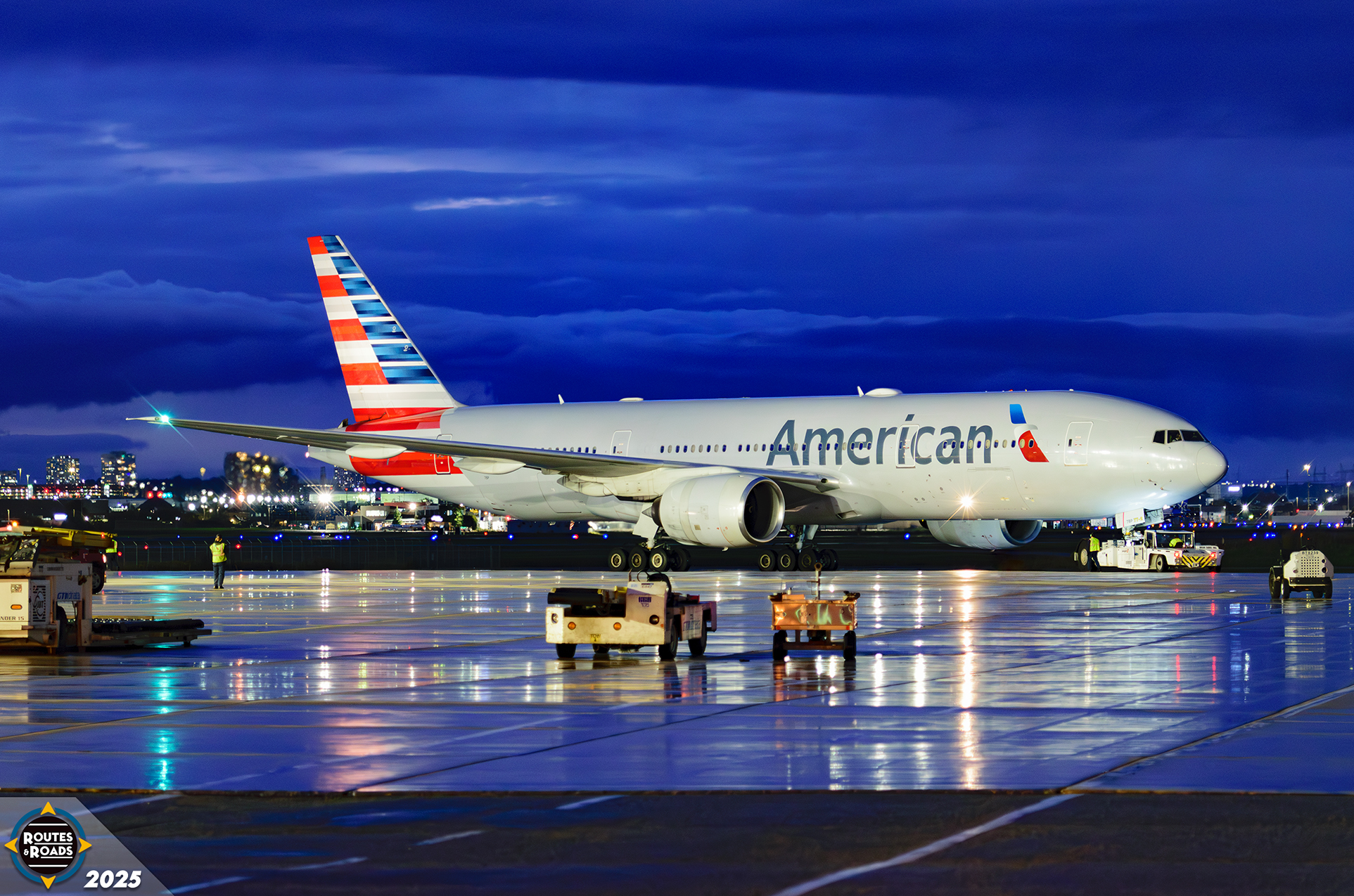 American Airlines 2001 Boeing 777-200 N755AN making an exceptionally rare visit to Toronto for the 2025 MLB World Series.