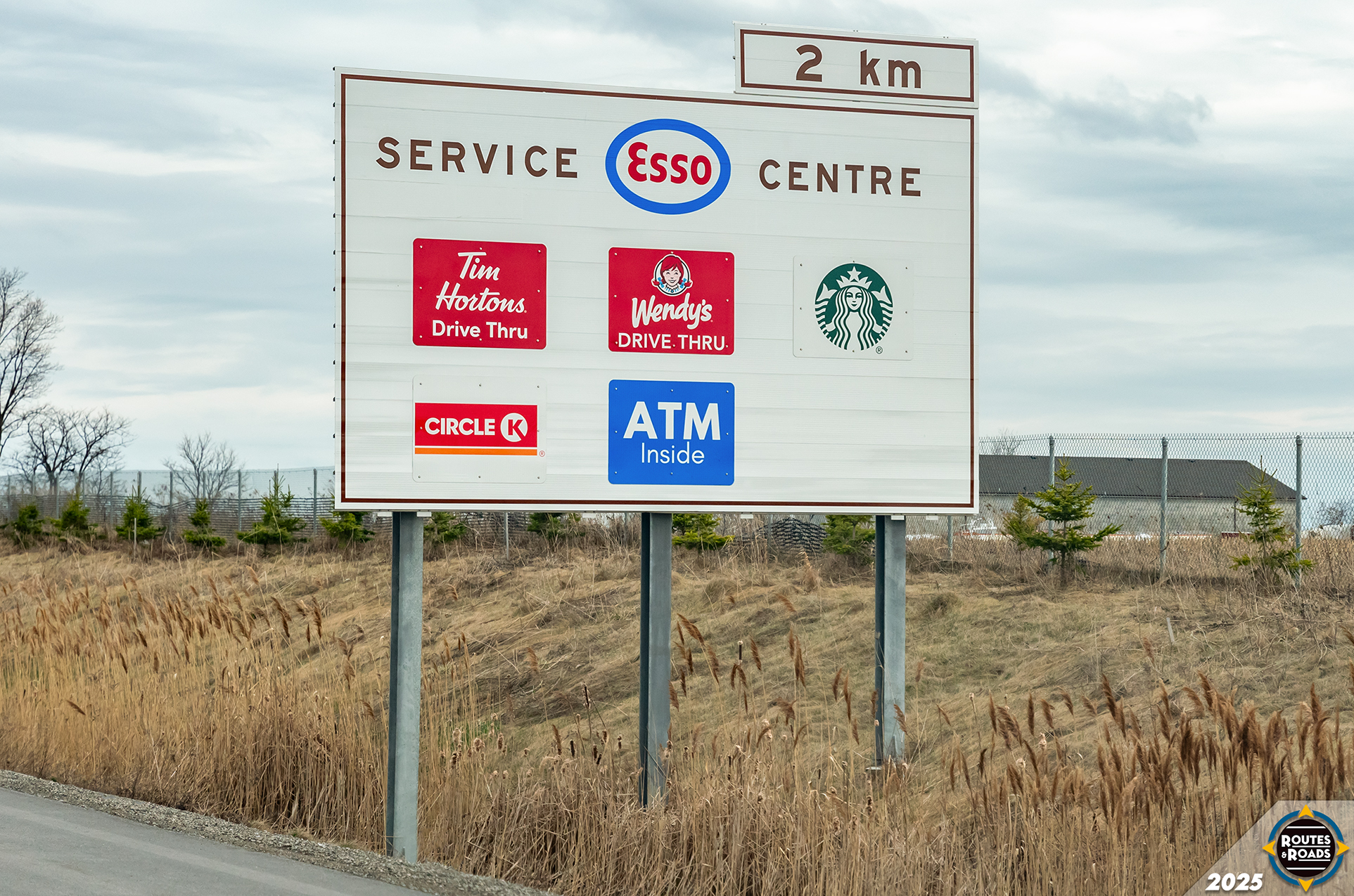 An advance sign in King City for the highway's only remaining Esso service centre on Ontario Highway 400.